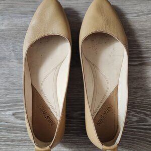 Nine West Beige Leather Flats - size 6